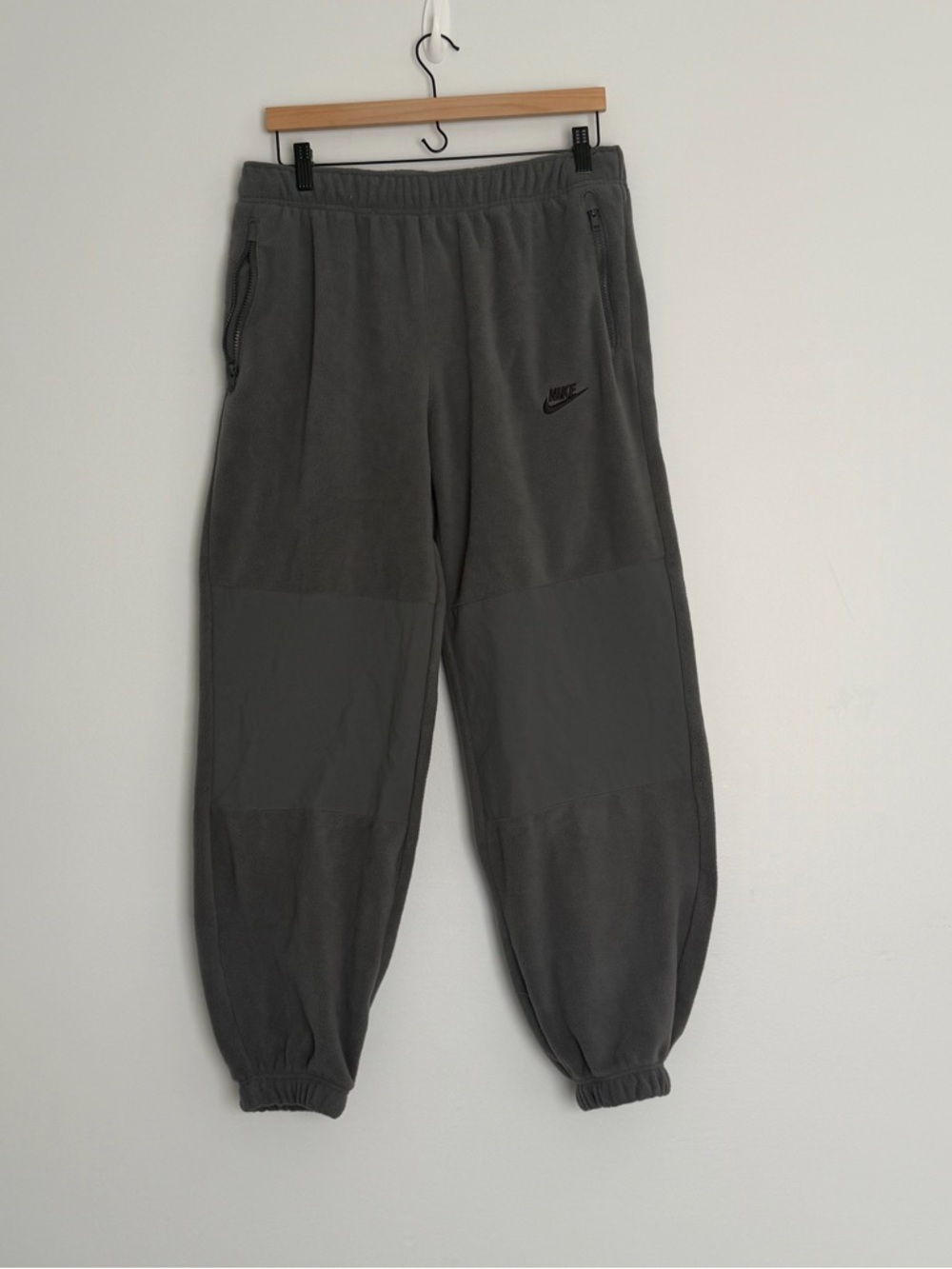 Nike Men’s L Grey Fleece Joggers Reinforced Knee Zipper Pockets Gorpcore Tapered